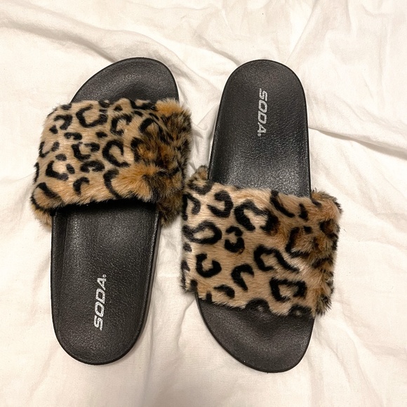Soda Shoes - Soda Cheetah Print Slides Size 8
